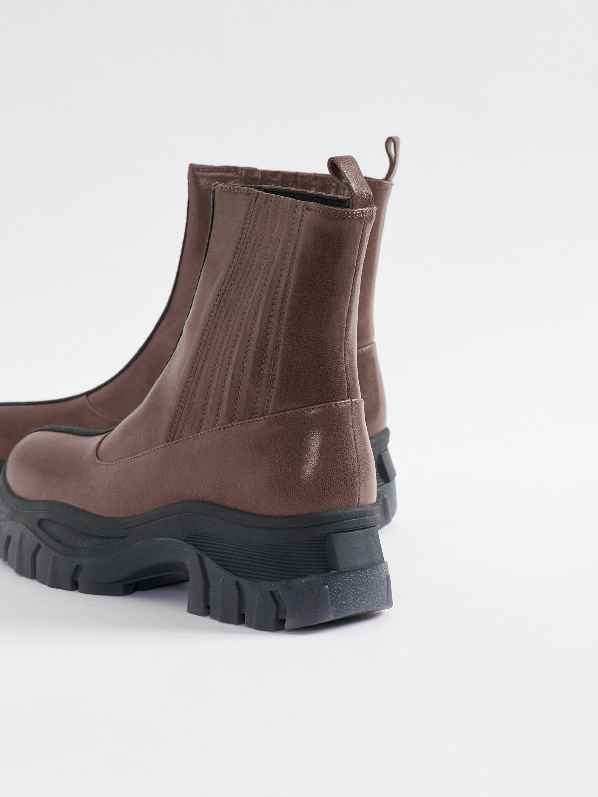 yuko imanishi +サイドゴアブーツRINO グリーン38美品 yuko imanishi +サイドゴアブーツRINO グリーン38美品 - メルカリ